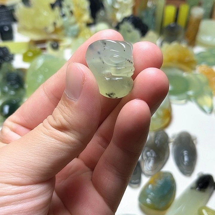 未镶嵌蛇纹石玉颈饰