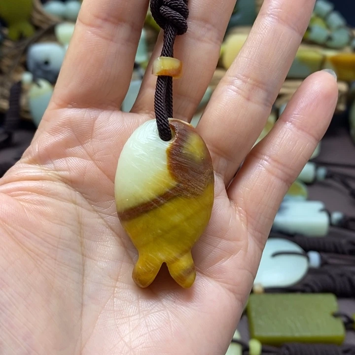 蛇纹石玉未镶嵌挂件