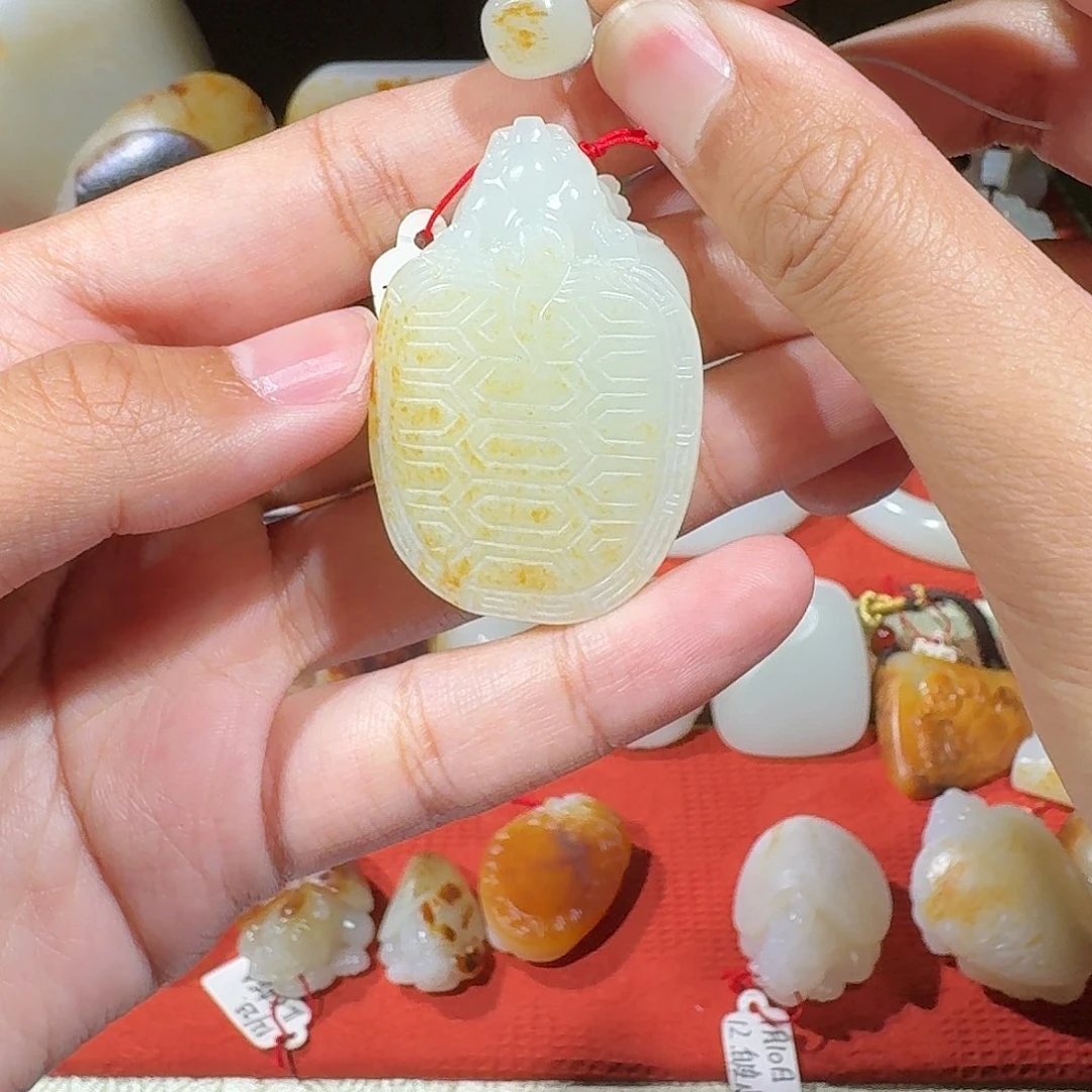 和田玉未镶嵌挂件心****藏