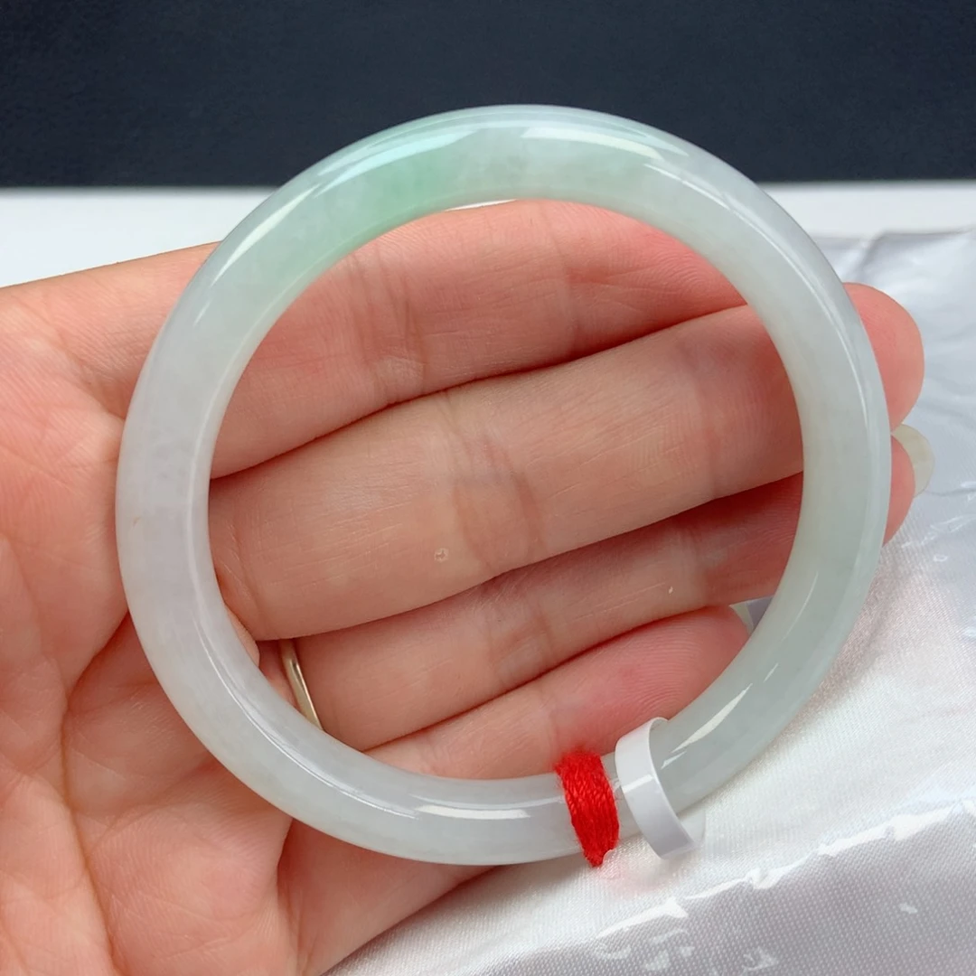 翡翠手镯未镶嵌50圈