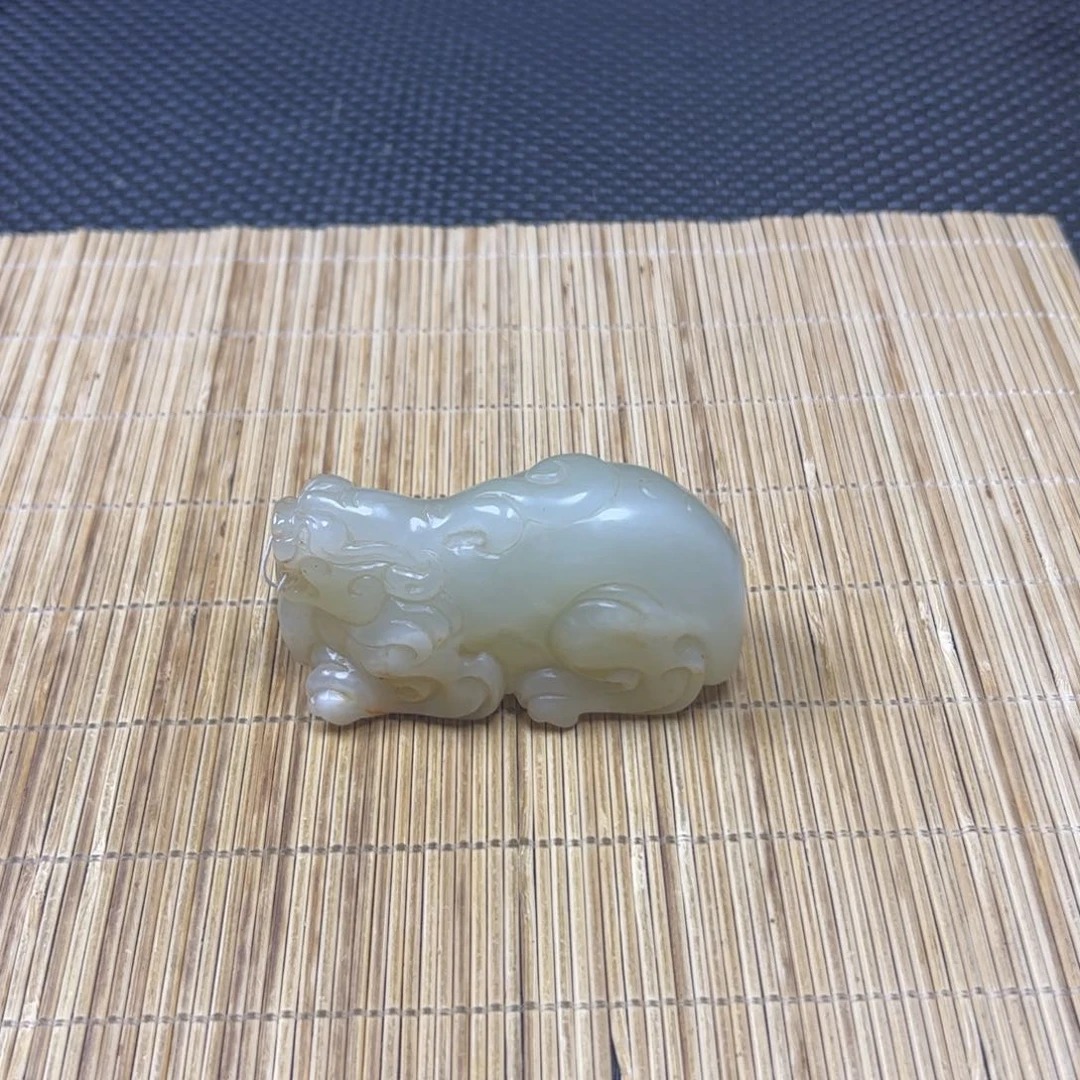 和田玉未镶嵌把件