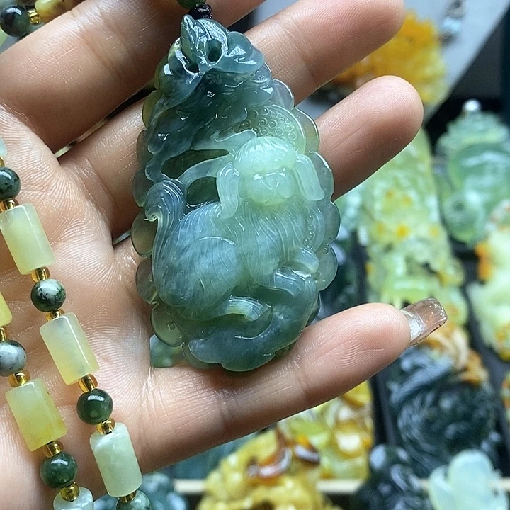 蛇纹石玉挂件未镶嵌