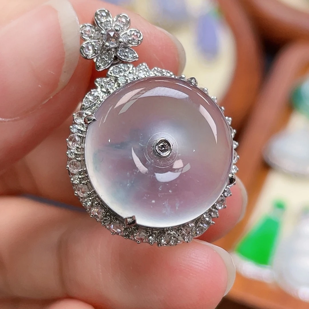 翡翠18K金镶嵌颈饰翡翠玻璃冰平安扣