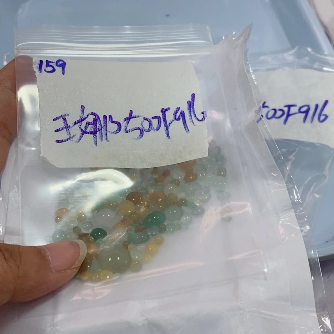 王***娜未镶嵌定制翡翠不