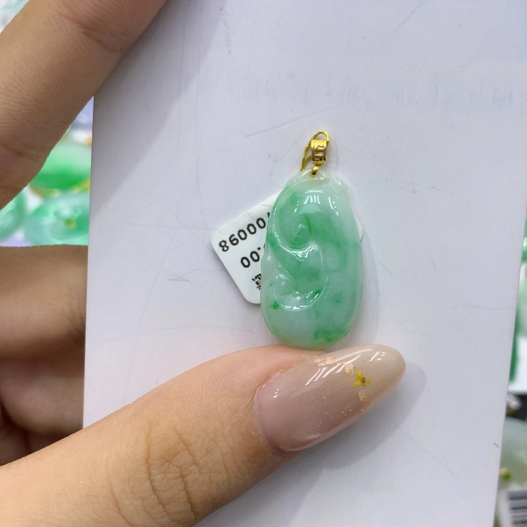 颈饰18K金镶嵌翡翠