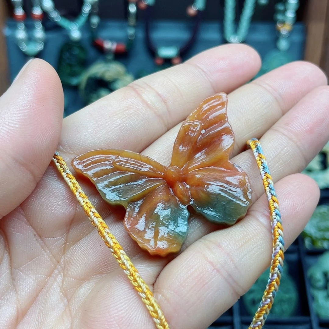蛇纹石玉未镶嵌颈饰