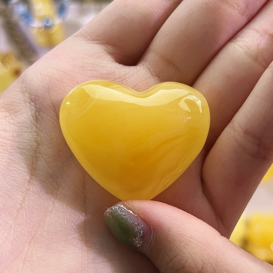 未镶嵌琥珀裸石爱心8.4g