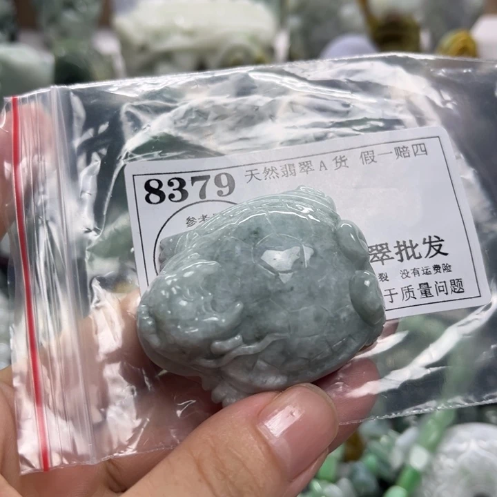 翡翠未镶嵌颈饰8379