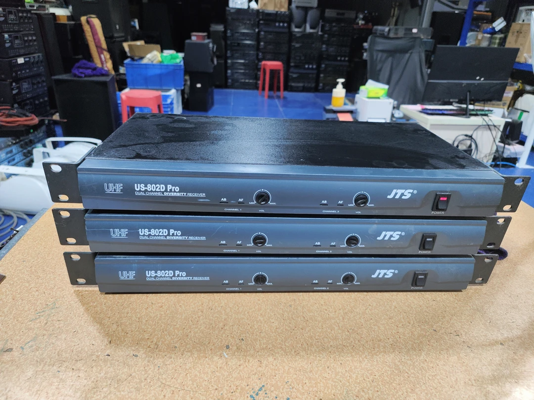 8新  二手4无线话筒接收器，随机发货，需维修，不带线材，不退不换