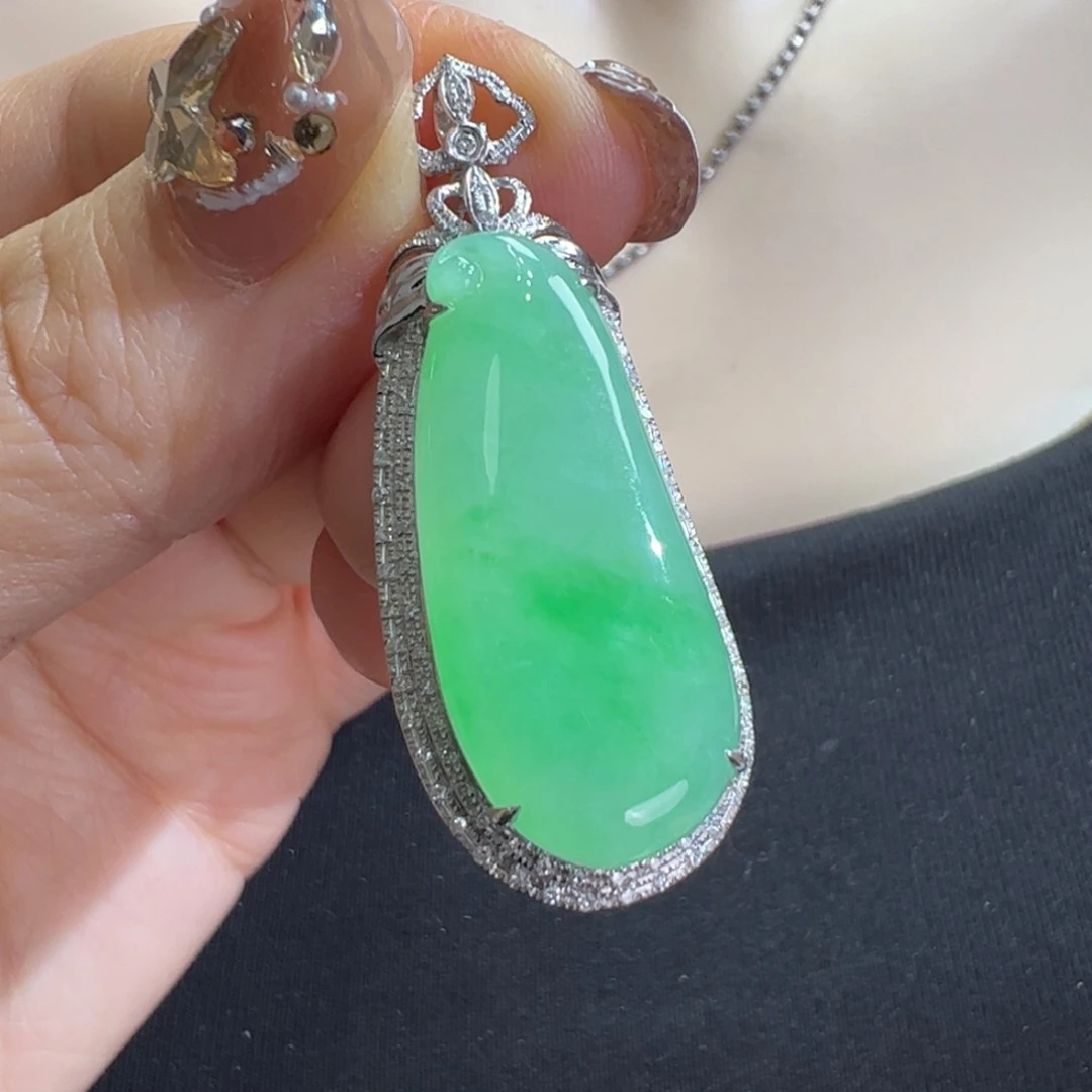 翡翠吊坠(不含链)18K金镶嵌