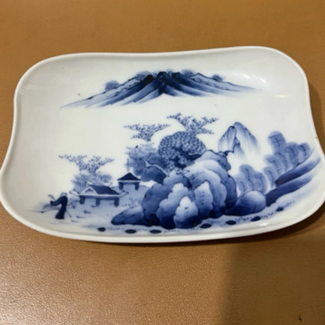 舶来精美青花手绘樂山山水人物盘一只（16cm*111cm*3cm)年代痕迹