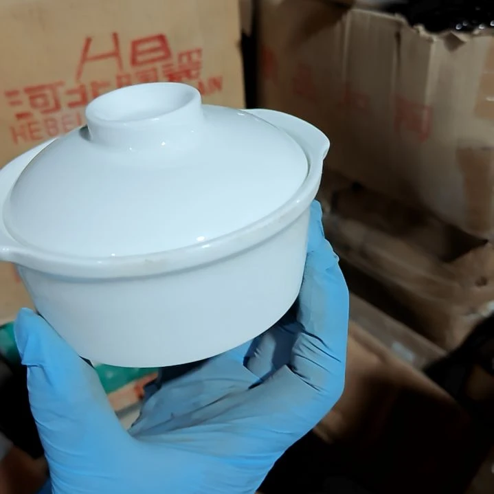 瓷片盘子碗茶壶啥都有