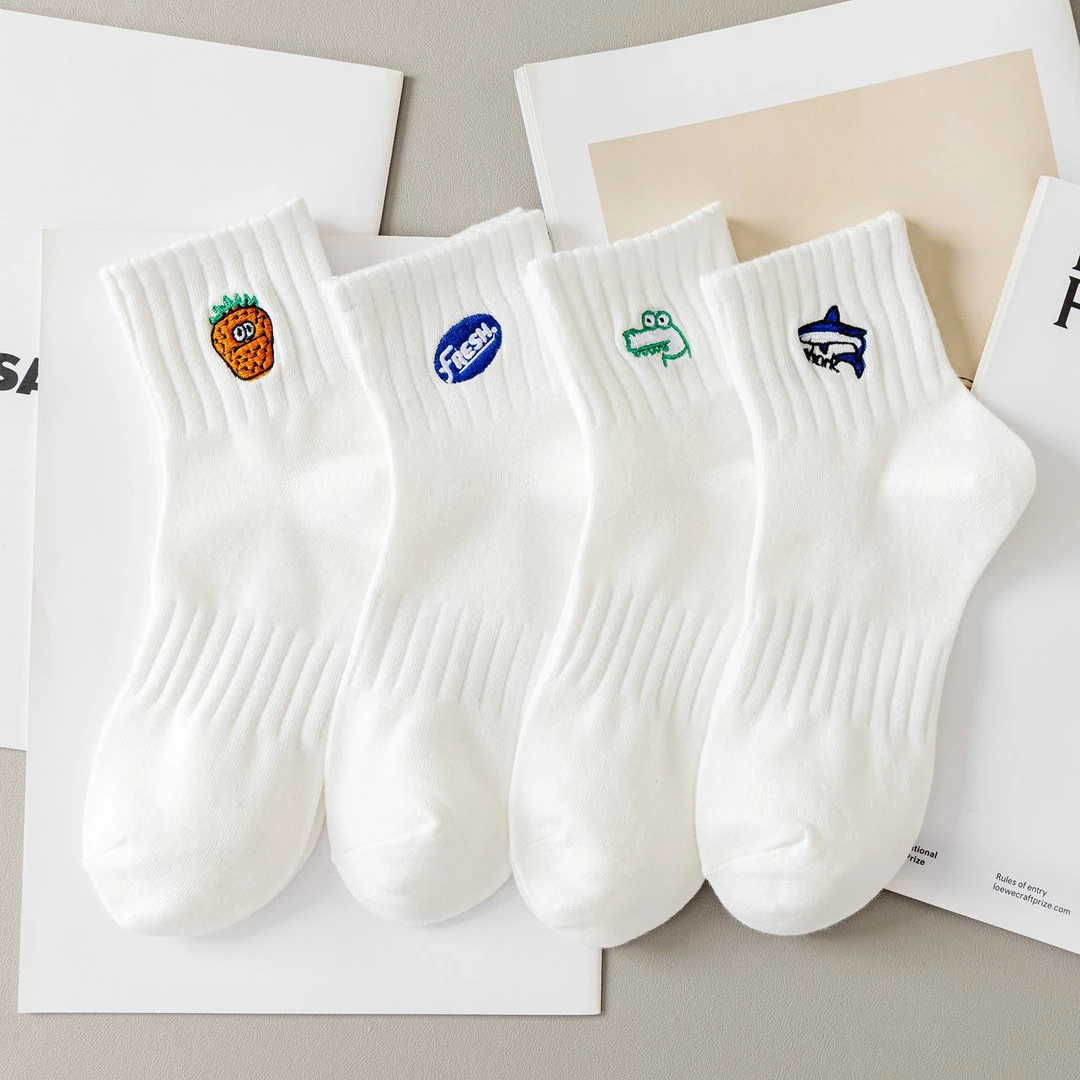 白色袜子男款中筒夏天薄款潮流网红卡通动漫可爱字母短筒棉袜中腰