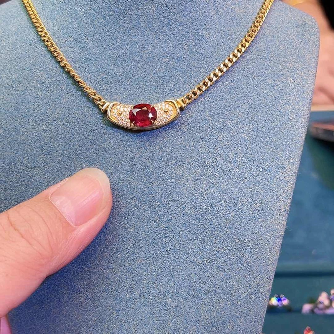 18K金镶嵌颈饰红宝石无烧鸽血红，主石2.35克拉