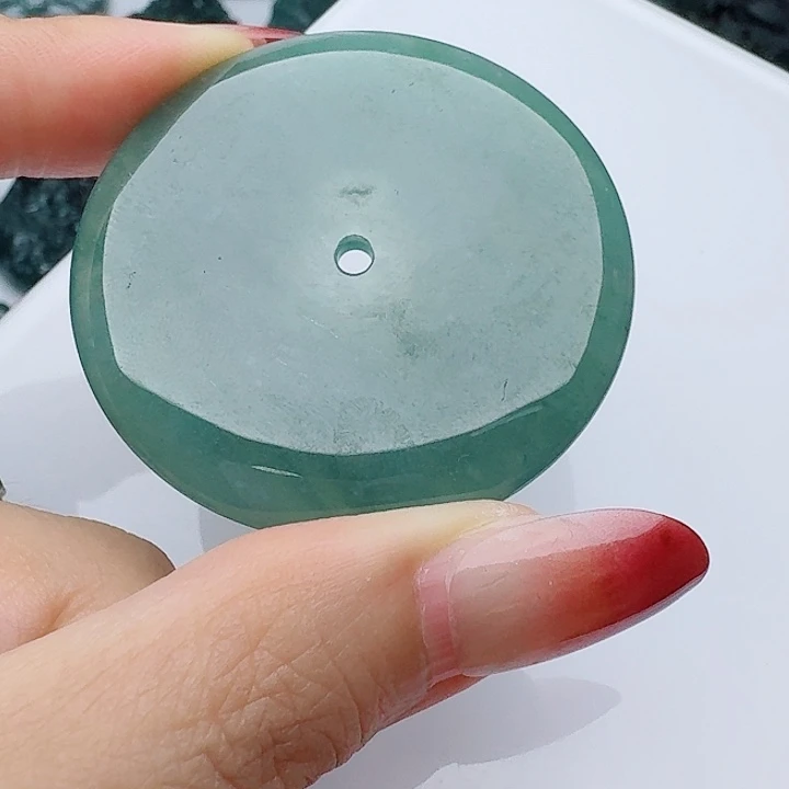 翡翠未镶嵌颈饰多样性发其一