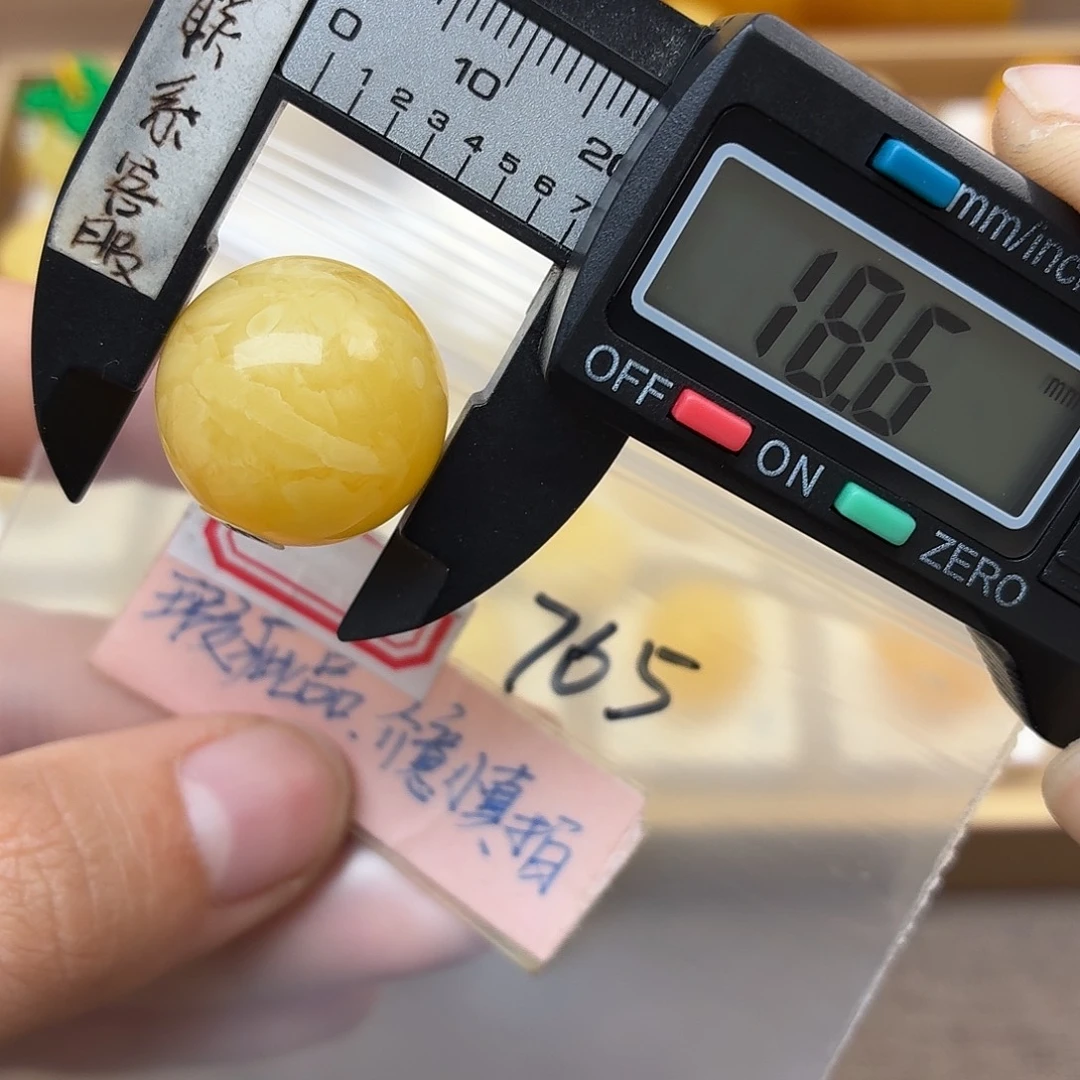 歇***丶蜜蜡未镶嵌裸石蜜蜡