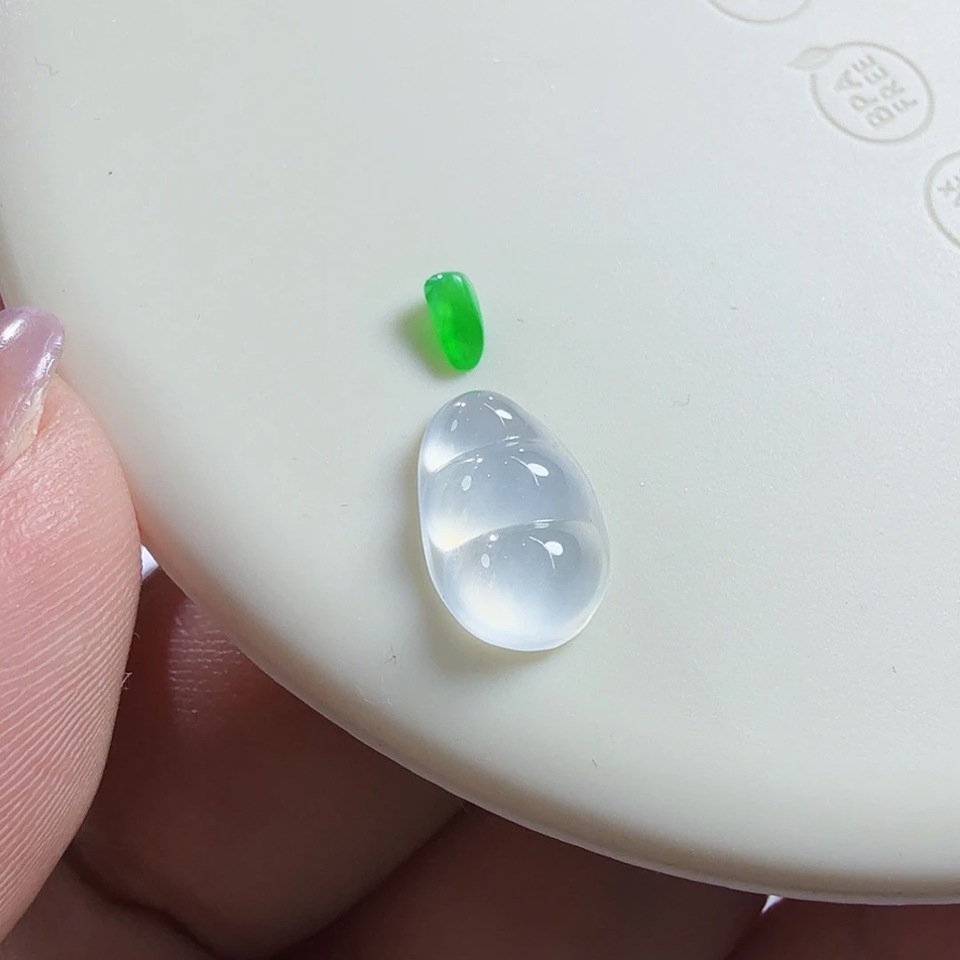 翡翠未镶嵌颈饰裸石