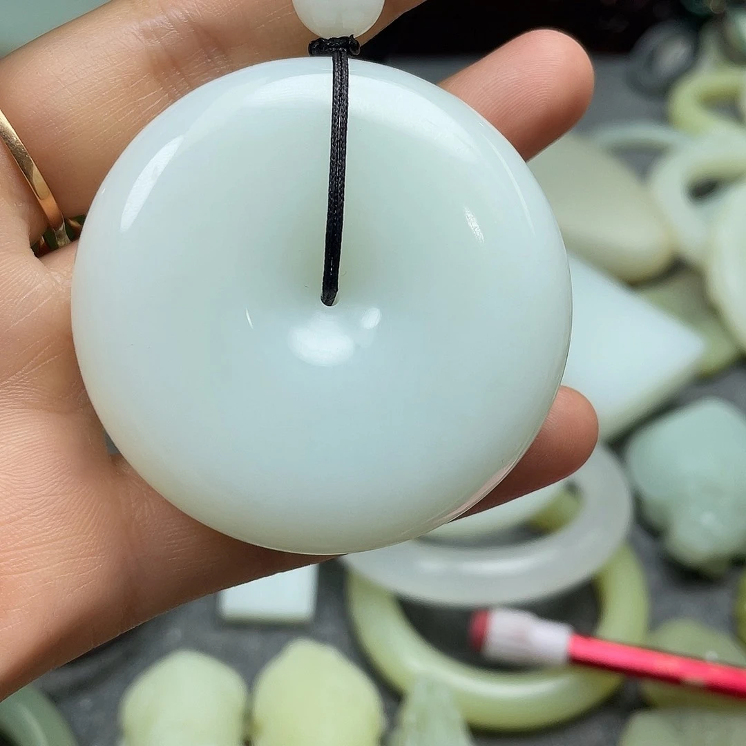 未镶嵌手镯和田玉往**风