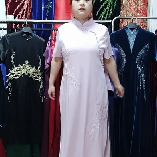 粉色刺绣长款旗袍4xl135斤左右