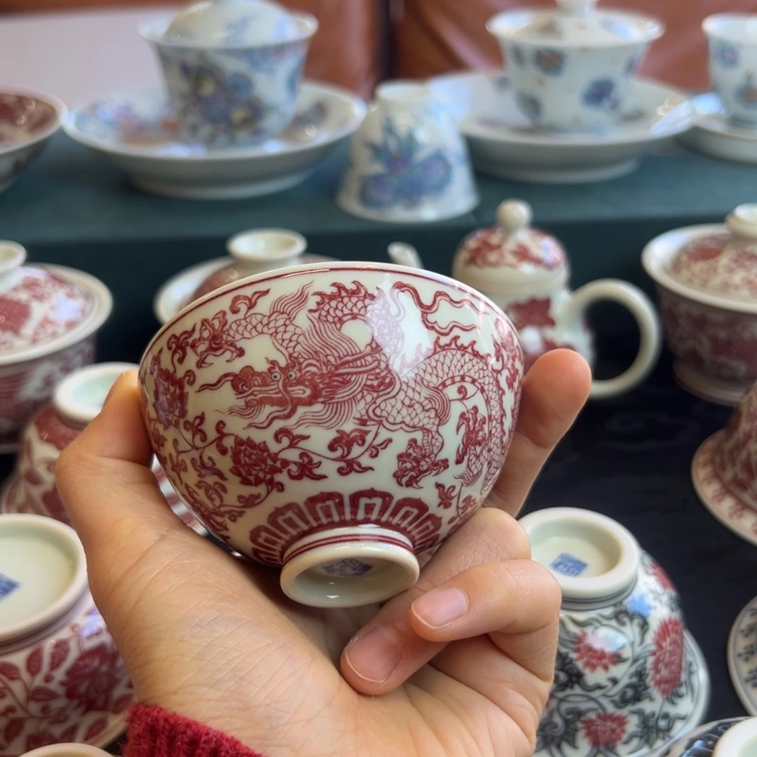 H釉里红双龙鸡心杯