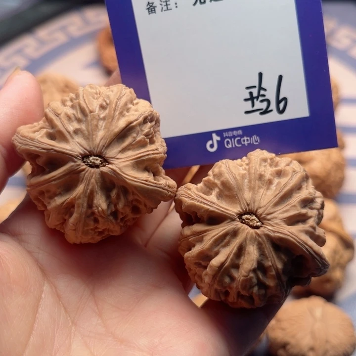 文玩核桃吊坠她****海文玩核桃把件6