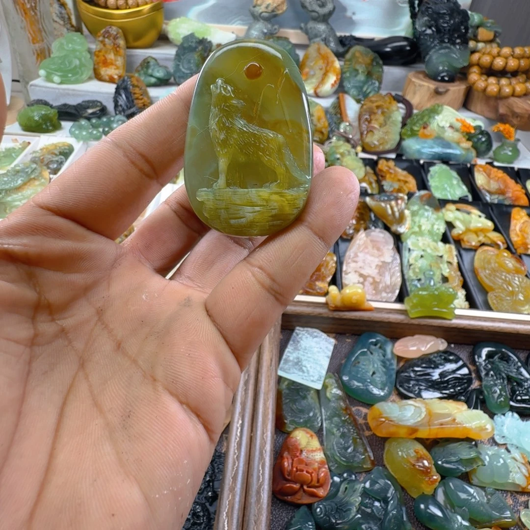 蛇纹石玉未镶嵌颈饰