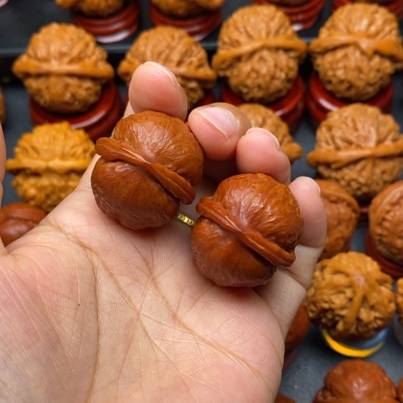 【闪购商品】文玩核桃把件海豚