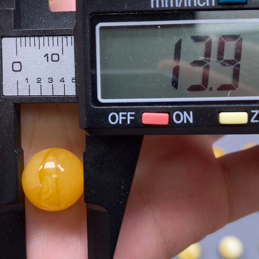 未镶嵌琥珀裸石纯天然