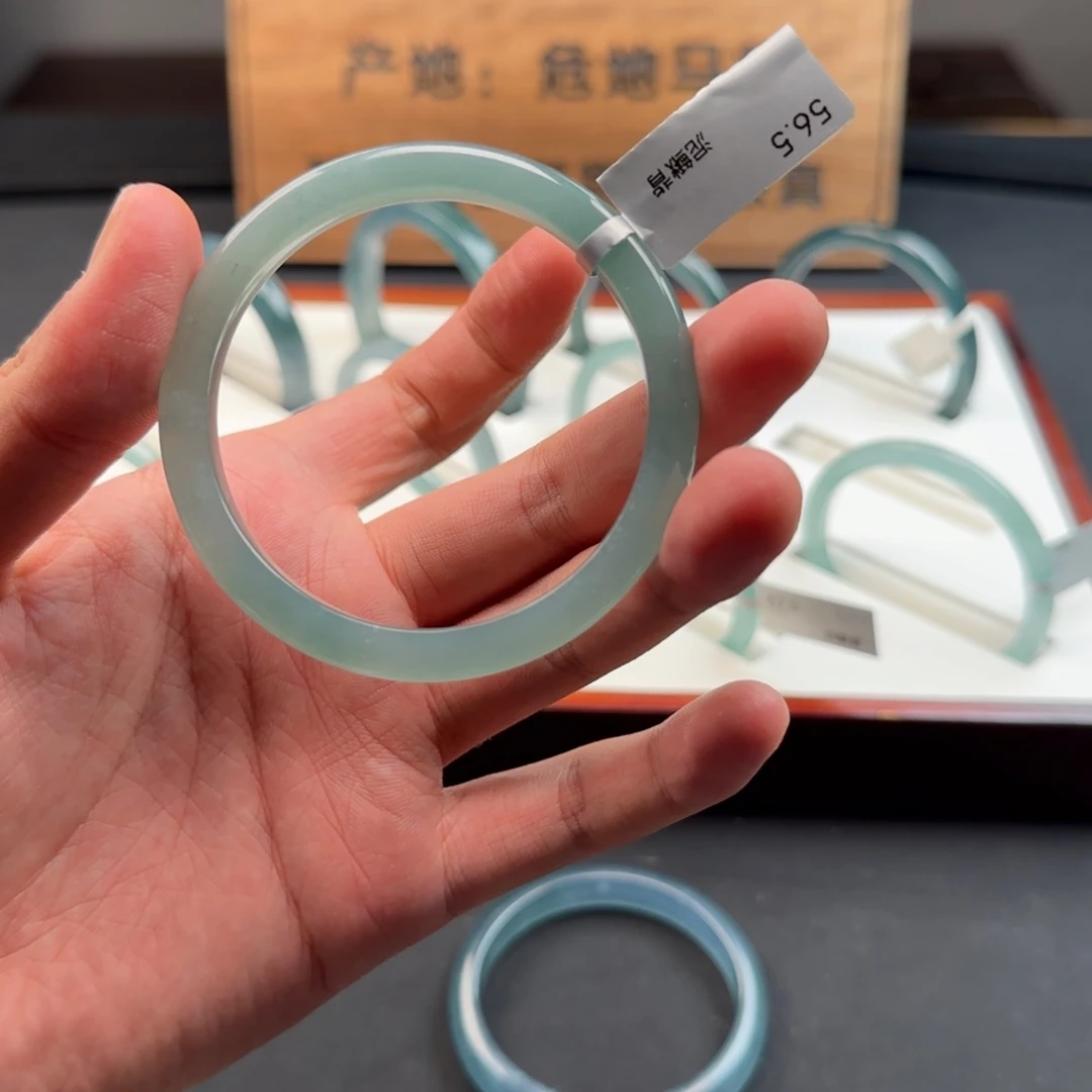 多***米翡翠未镶嵌手镯56.5