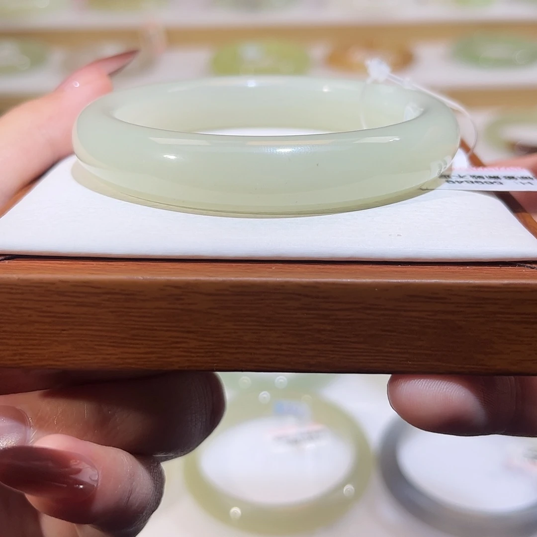 和田玉未镶嵌手镯冰晴