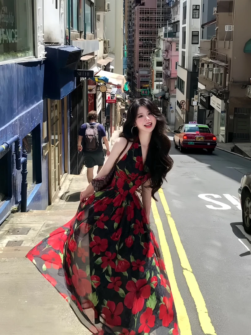 港风挂脖乔其雪纺收腰显瘦V领连衣裙女夏海边度假红色沙滩长裙子