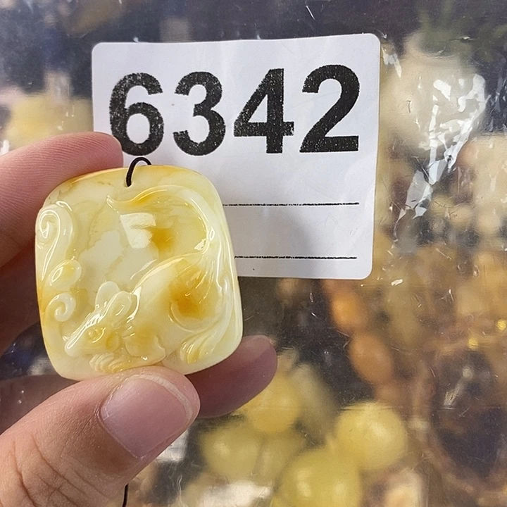 蜜蜡未镶嵌珠宝奇石
