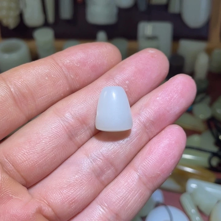 王***范和田玉未镶嵌吊坠(不含链)