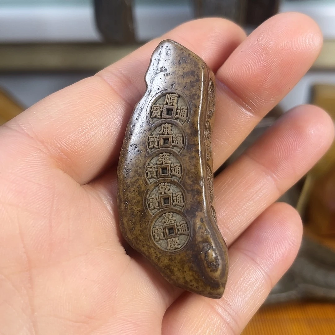 新疆原石雕刻手把件