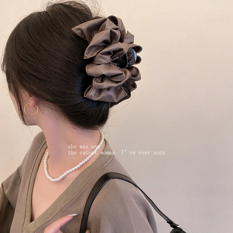 秋冬皮质褶皱云朵泡泡抓夹头饰女高级感2025新款饱满后脑勺发夹