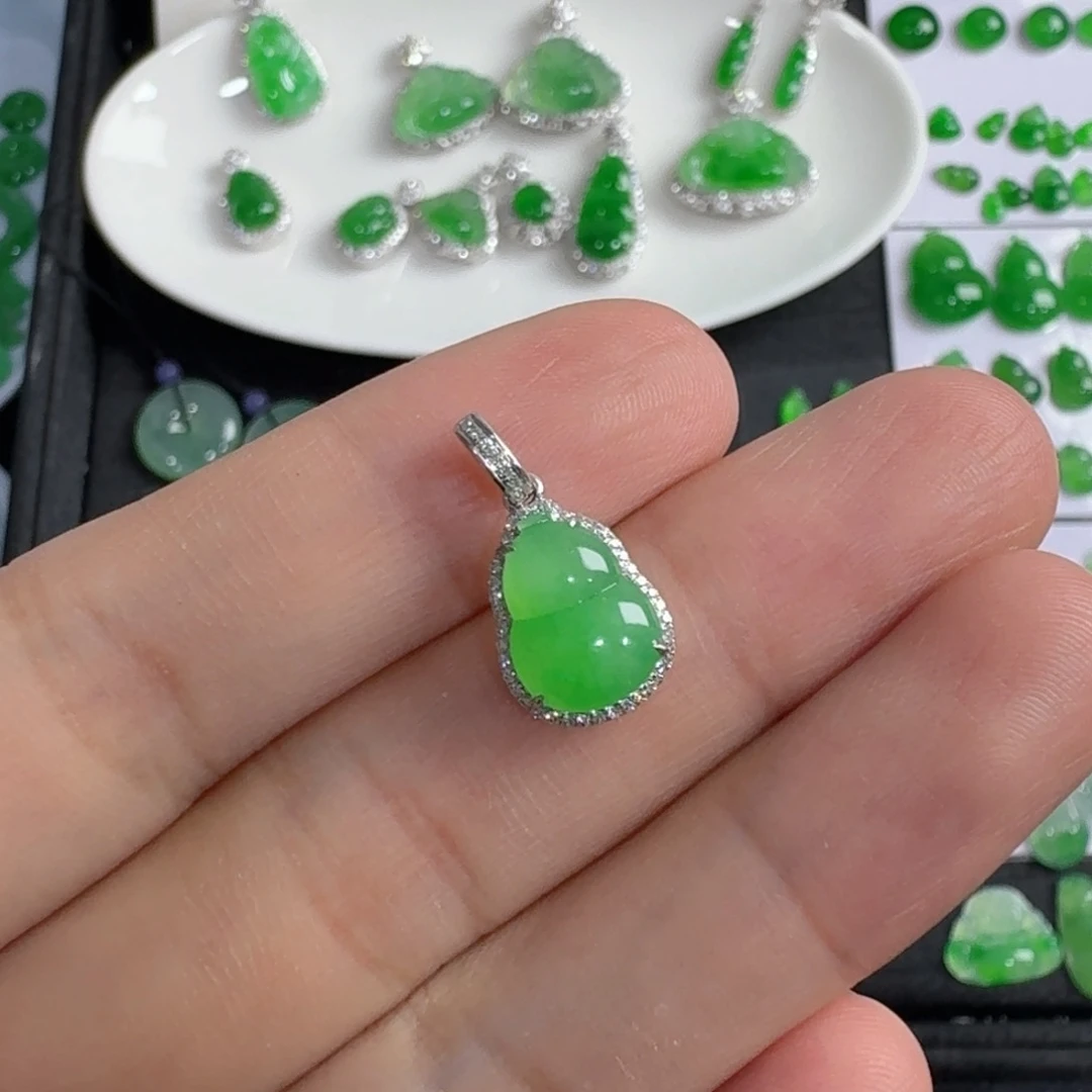 翡翠18K金镶嵌吊坠(不含链)葫芦