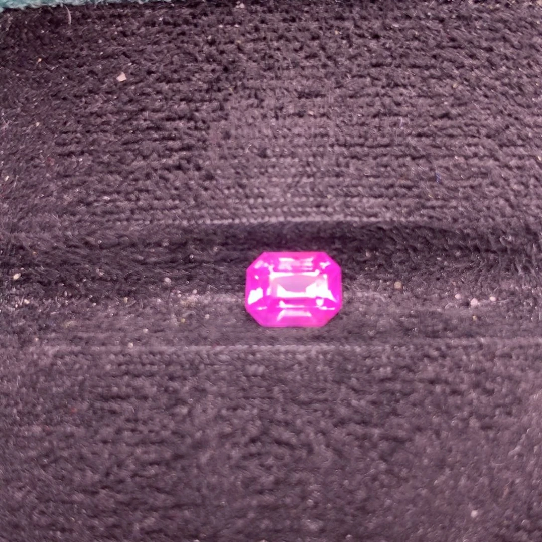 蓝宝石裸石未镶嵌无烧热粉色2.07ct吉尔德