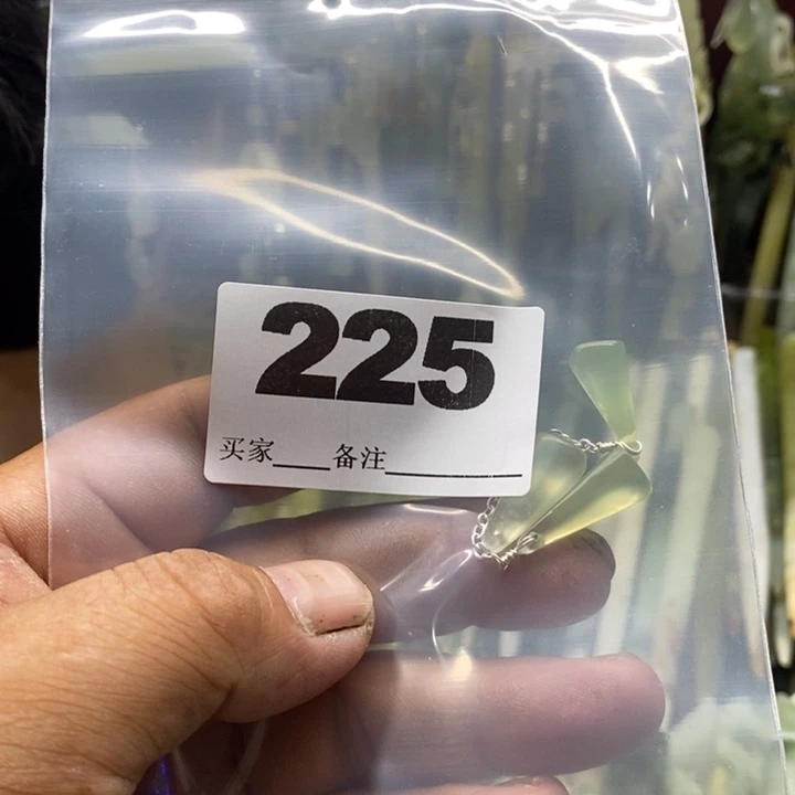 青***遥蛇纹石玉合金颈饰