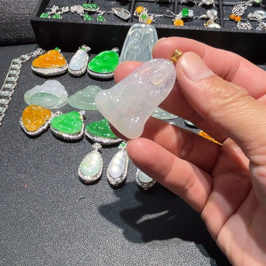 翡翠18K金镶嵌颈饰缅甸翡翠