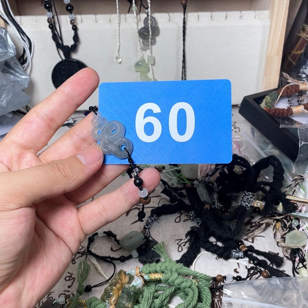 蛇纹石玉颈饰合金