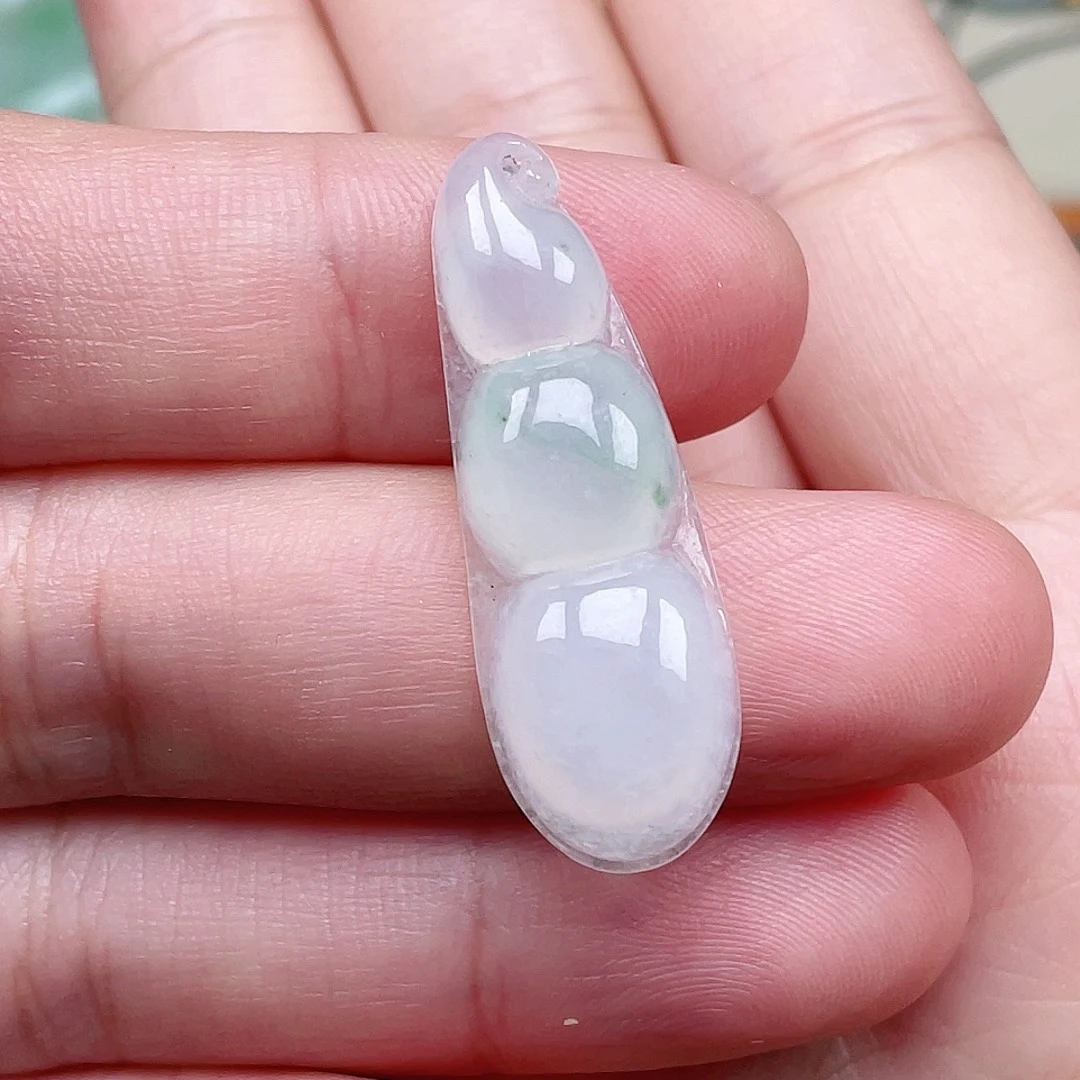 翡翠未镶嵌颈饰豆子