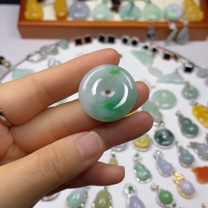 翡翠项链未镶嵌静**兰扣子
