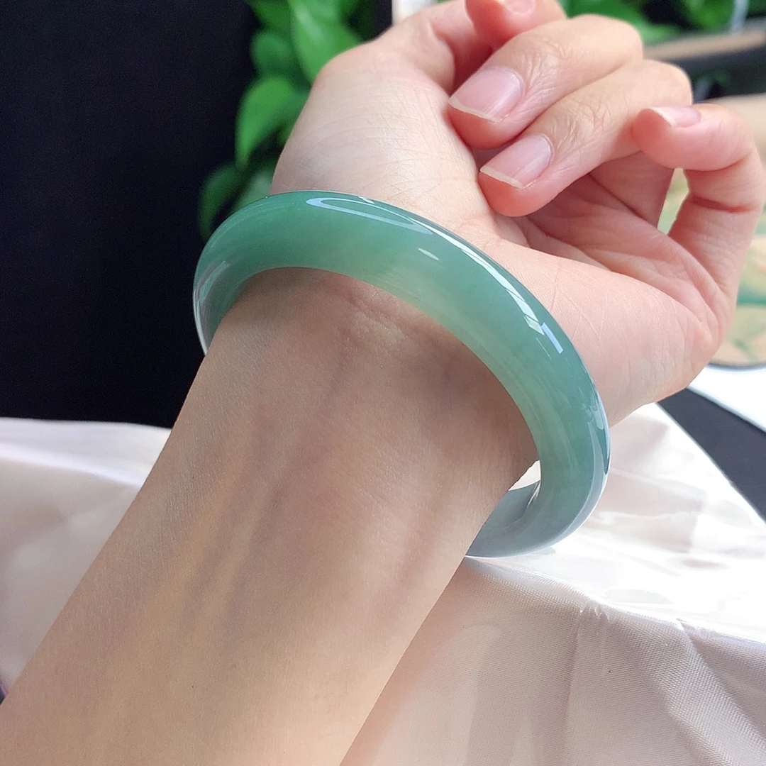 未镶嵌手镯翡翠55-56圈口湖水绿莫奈细细腻腻超显韵味9号