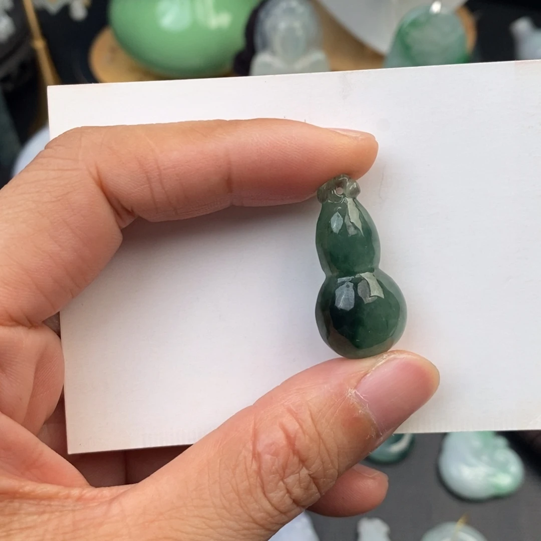 翡翠未镶嵌颈饰葫芦