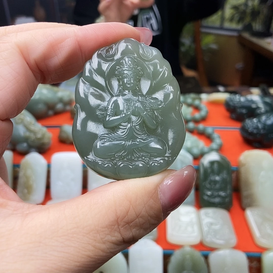 杨***涛和田玉未镶嵌颈饰