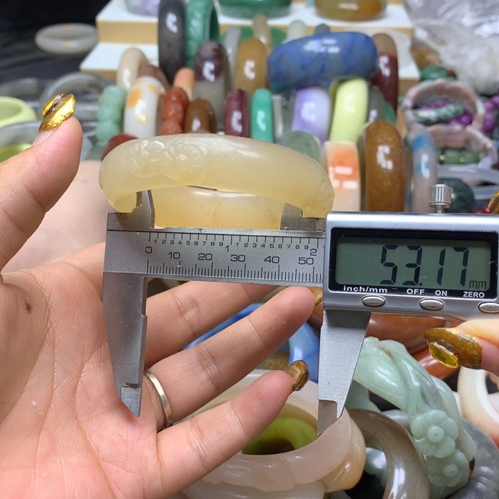 石英质玉手镯未镶嵌