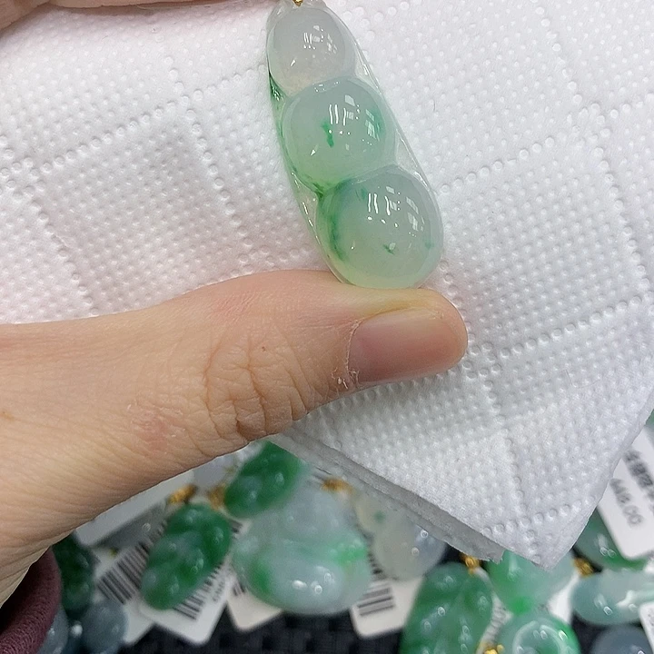 颈饰18K金镶嵌翡翠123456778899