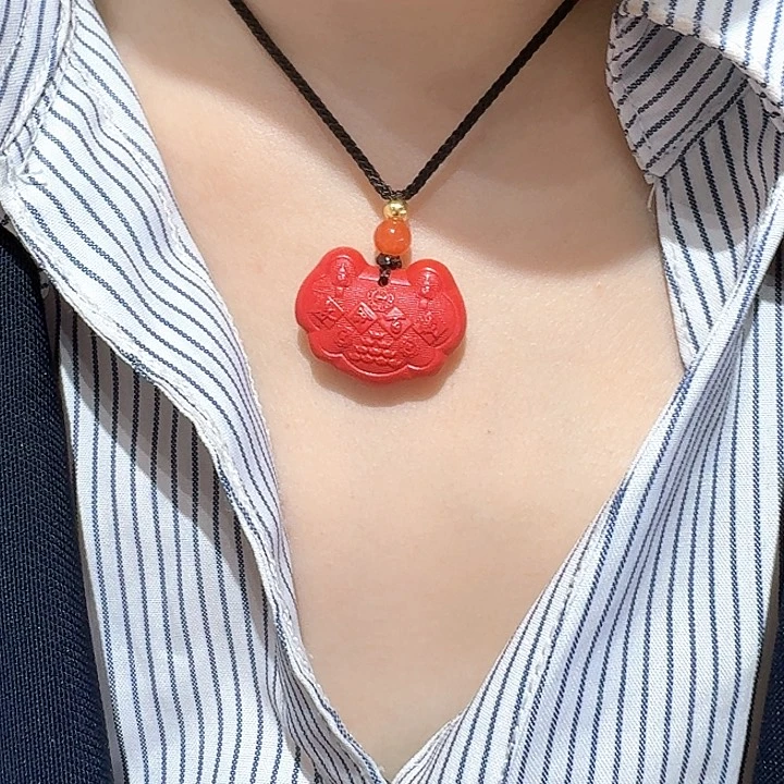 石英质玉颈饰合金