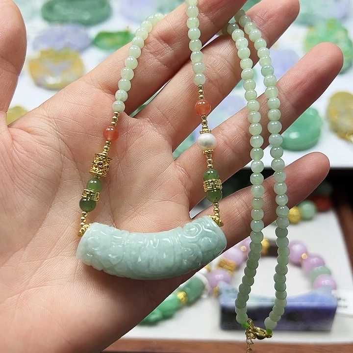 翡翠未镶嵌颈饰吊坠