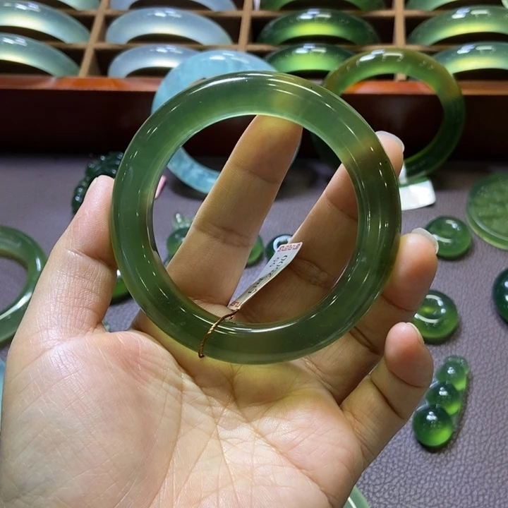 蛇纹石玉未镶嵌手镯55